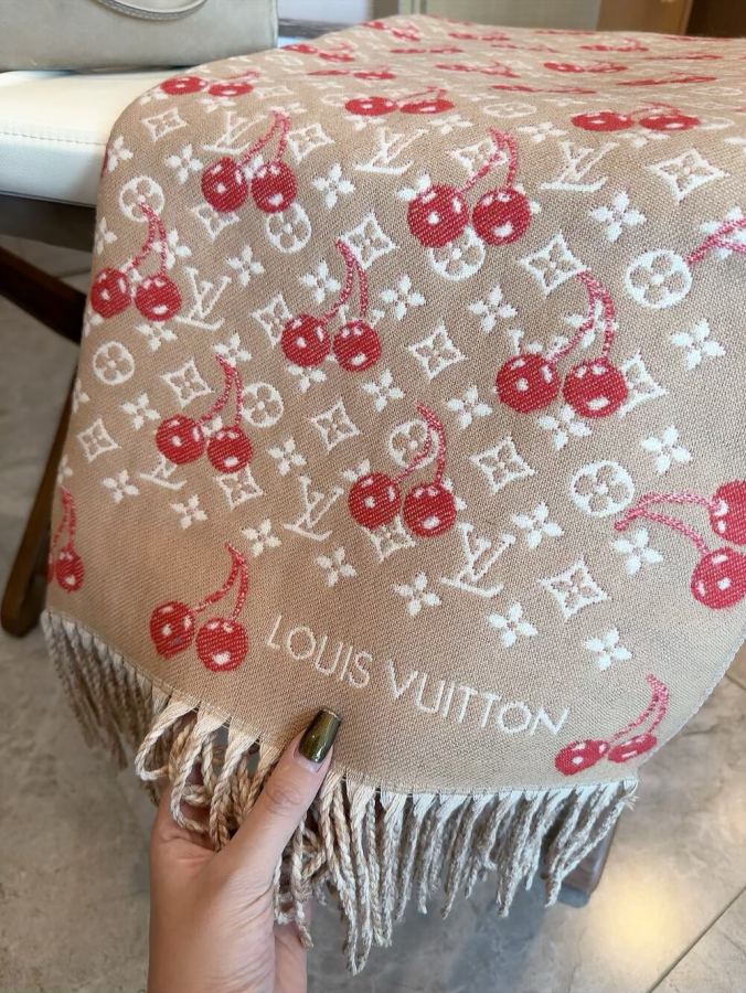 1:1 Replica LV scarf Classical 65*180cm — AAA Quality Replica — photo 4