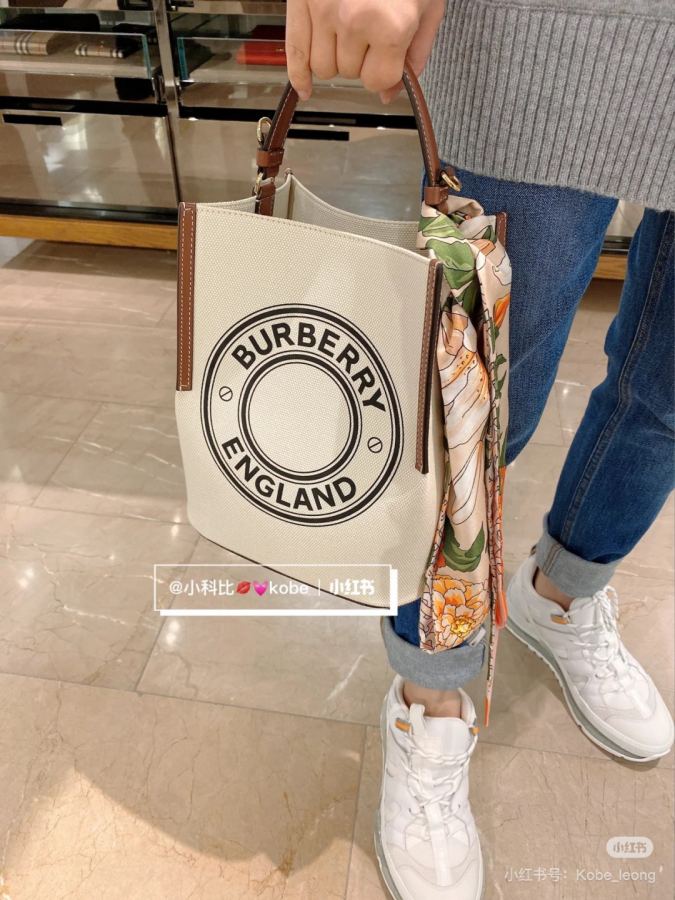 1:1 Replica Burberry bag Upper body picture — Premium Replica — photo 4