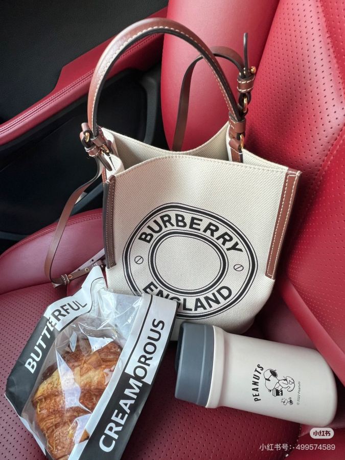 1:1 Replica Burberry bag Upper body picture — Premium Replica — photo 2