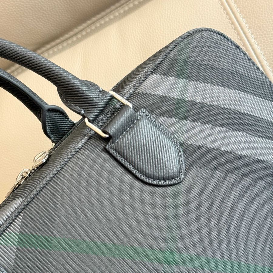 1:1 Replica Burberry bag more details — 1:1 Replica — photo 2
