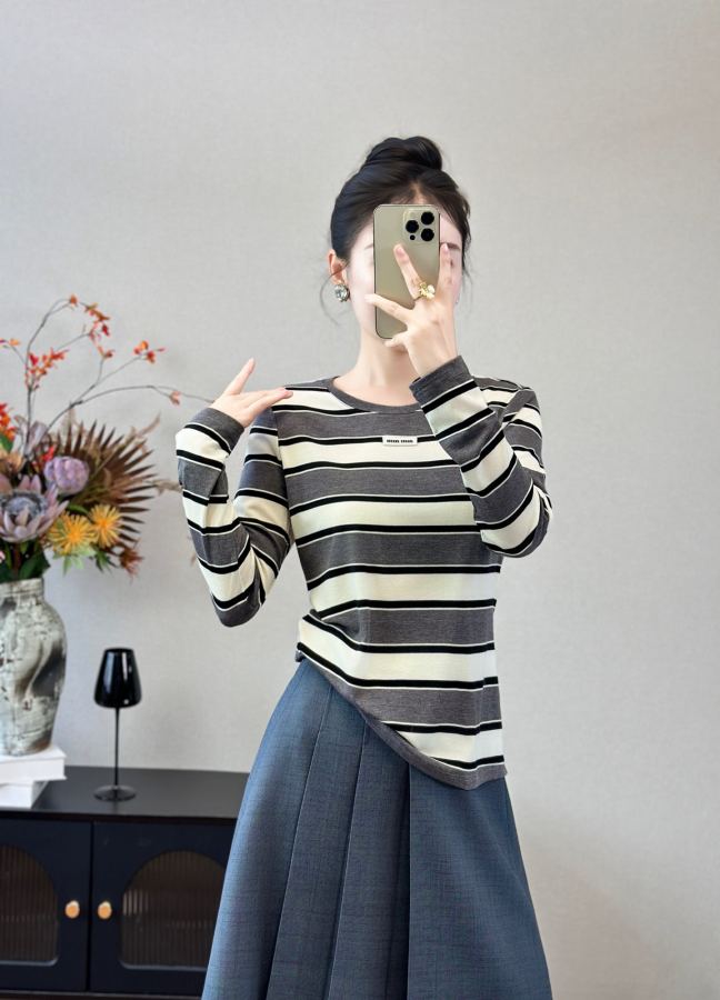 1:1 Replica Miumiu Women — 1:1 Replica — photo 3