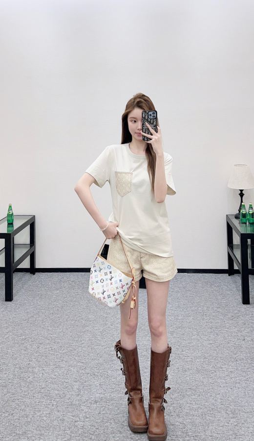 1:1 Replica LV Women — AAA Quality Replica — photo 5