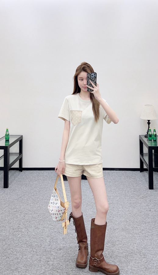 1:1 Replica LV Women — AAA Quality Replica