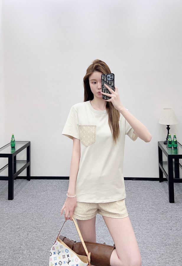 1:1 Replica LV Women — AAA Quality Replica — photo 2