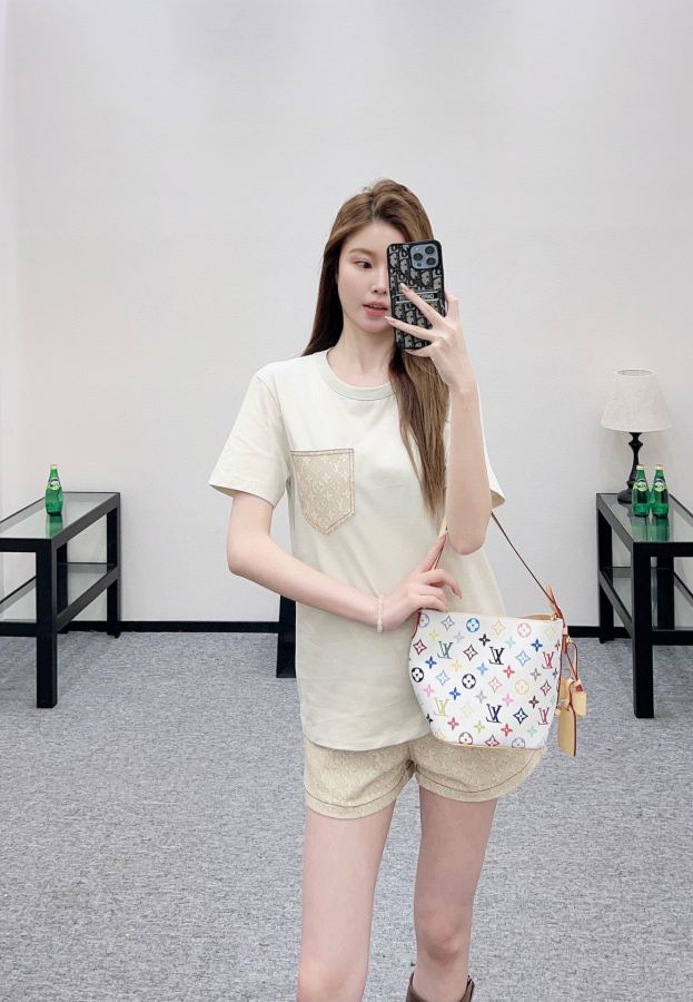 1:1 Replica LV Women — AAA Quality Replica — photo 6