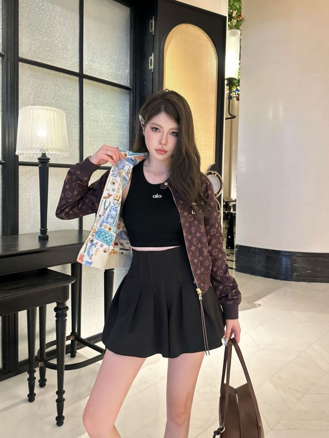 1:1 Replica LV Women — AAA Quality Replica — photo 6