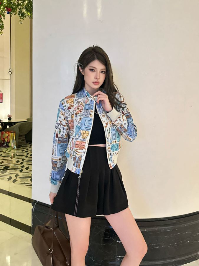 1:1 Replica LV Women — AAA Quality Replica — photo 3