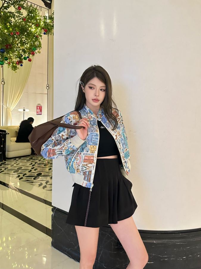 1:1 Replica LV Women — AAA Quality Replica