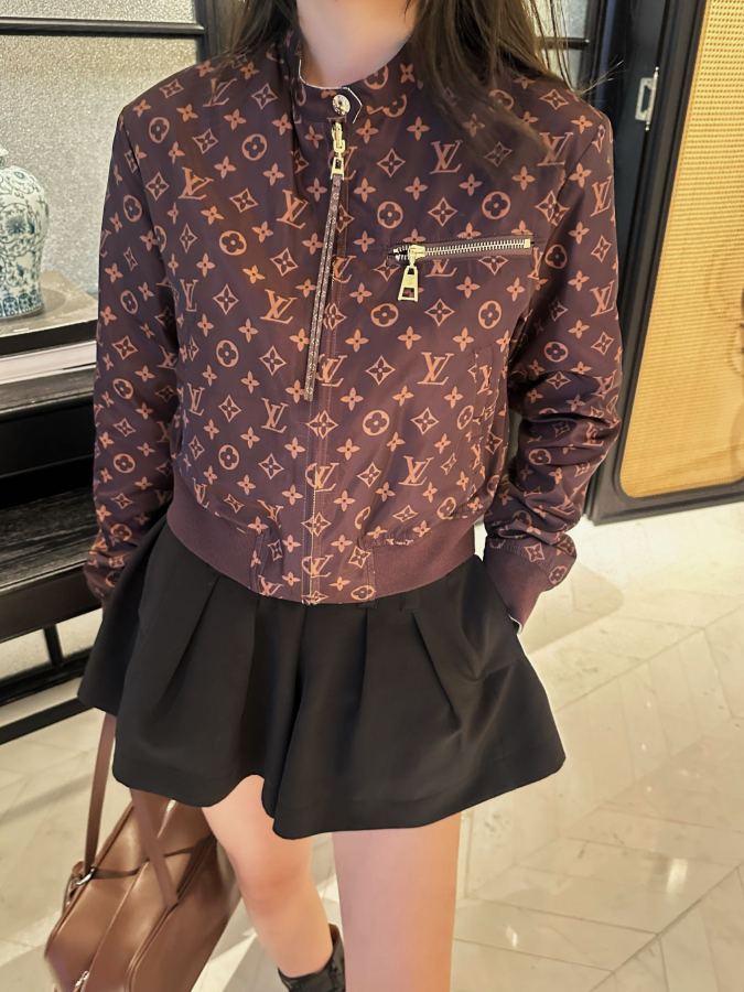1:1 Replica LV Women — AAA Quality Replica — photo 5