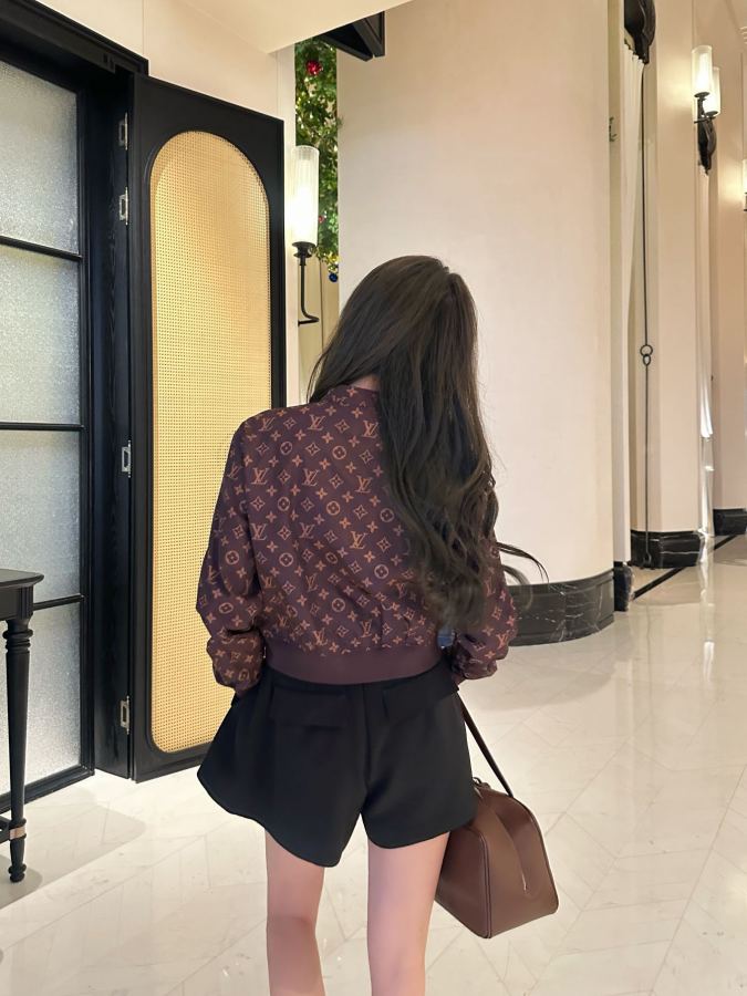 1:1 Replica LV Women — AAA Quality Replica — photo 4