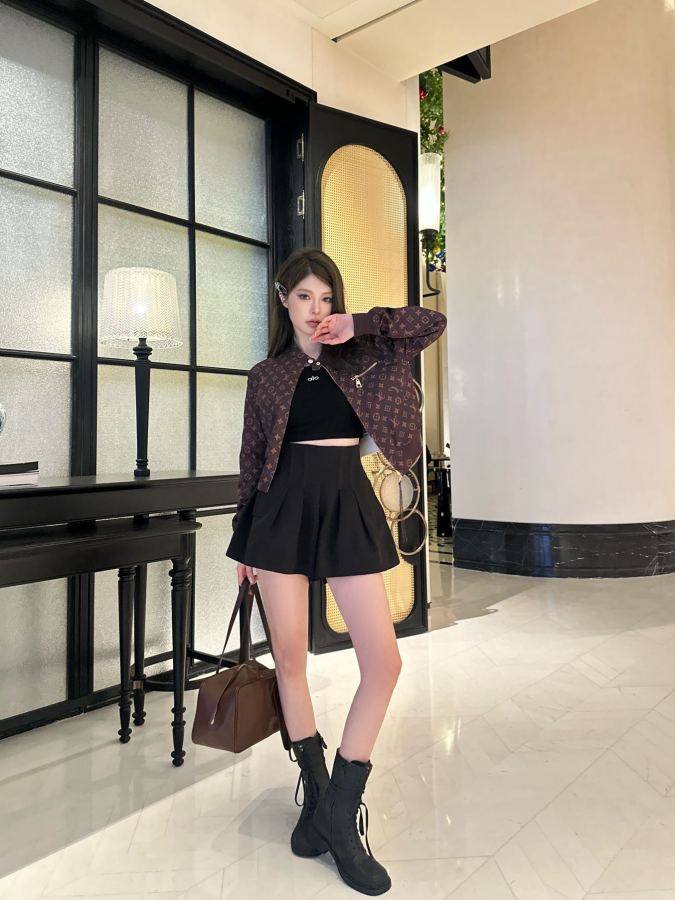 1:1 Replica LV Women — AAA Quality Replica — photo 7