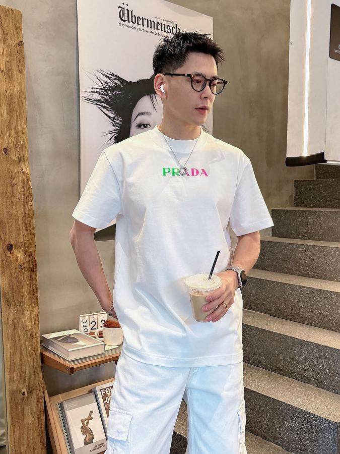 1:1 Replica Prada men Prada 2026ss T logo — AAA Quality Replica