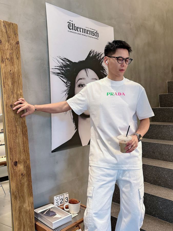 1:1 Replica Prada men Prada 2026ss T logo — AAA Quality Replica — photo 4