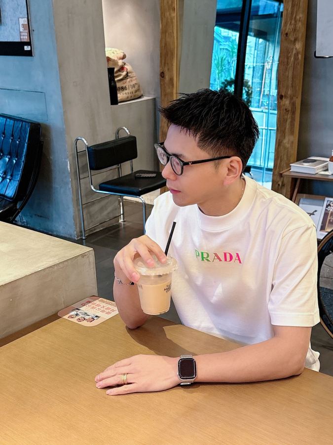 1:1 Replica Prada men Prada 2026ss T logo — AAA Quality Replica — photo 7