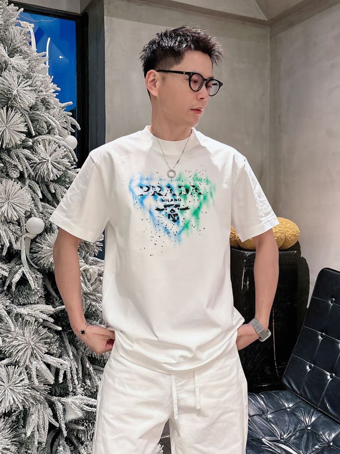 1:1 Replica Prada men Prada 2026ss New T logo. — Premium Replica