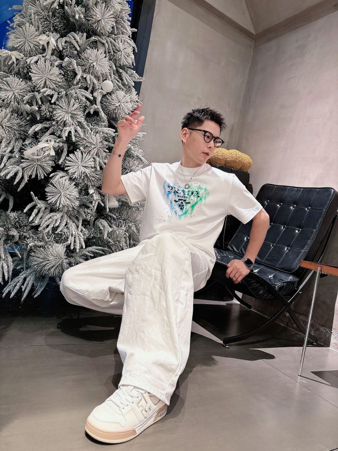 1:1 Replica Prada men Prada 2026ss New T logo. — Premium Replica — photo 2