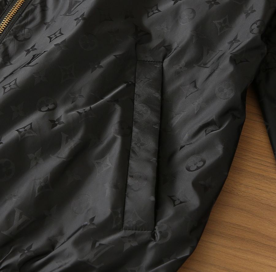 1:1 Replica LV men LV 2026 logo — AAA Quality Replica — photo 7