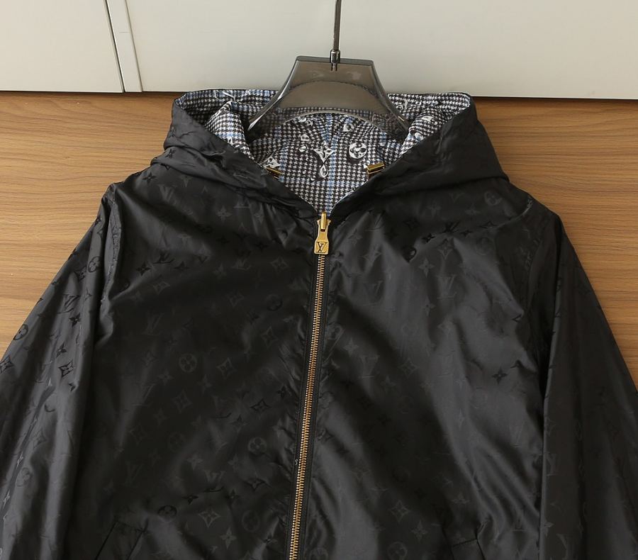 1:1 Replica LV men LV 2026 logo — AAA Quality Replica — photo 3