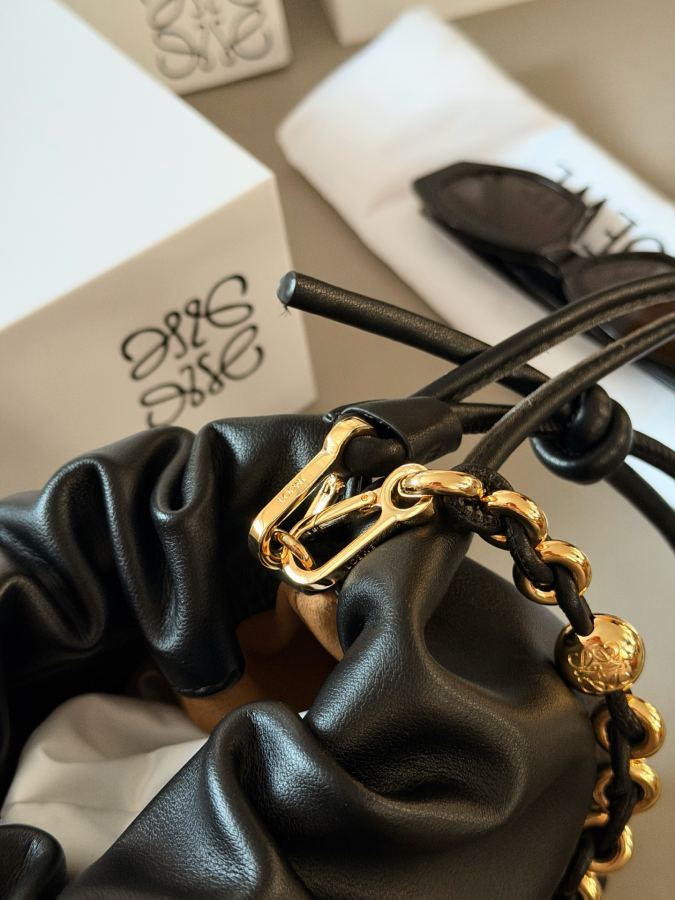 1:1 Replica LOEWE bag Comes with box: cowhide — AAA Quality Replica — photo 4