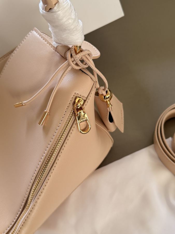 1:1 Replica LOEWE bag size 29*20cm — AAA Quality Replica — photo 5