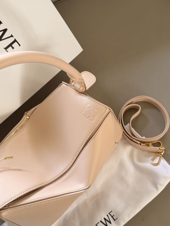 1:1 Replica LOEWE bag size 29*20cm — AAA Quality Replica — photo 3