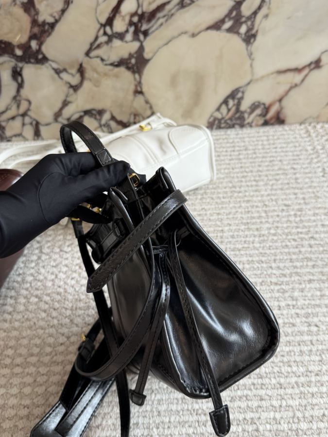 1:1 Replica PRADA bag size 20 21cm — Premium Replica — photo 3