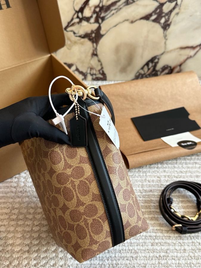 1:1 Replica COACH bag size 21 17cm — AAA Quality Replica — photo 2