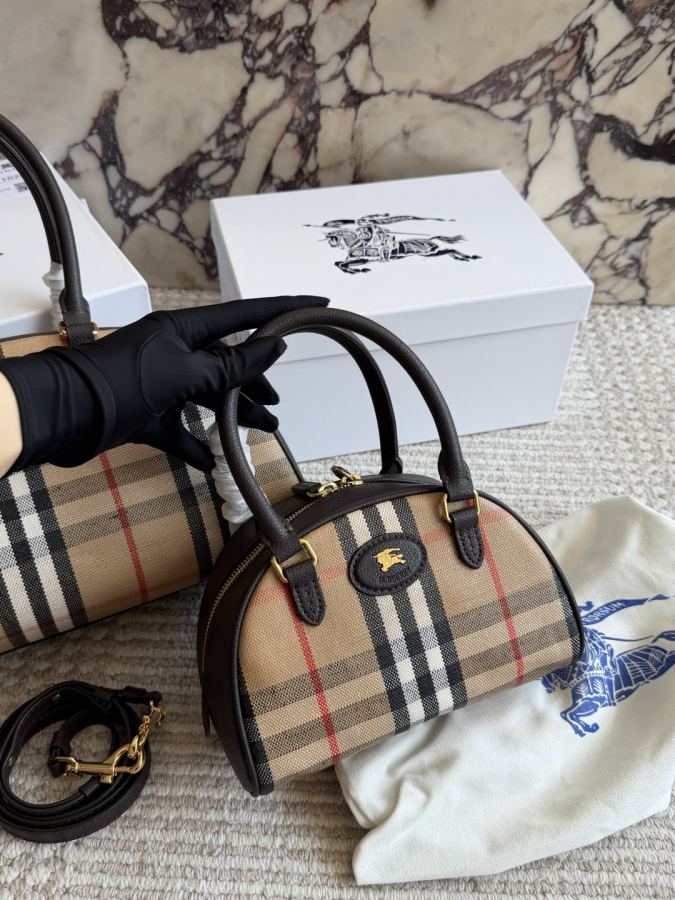 1:1 Replica Burberry bag — AAA Quality Replica — photo 2