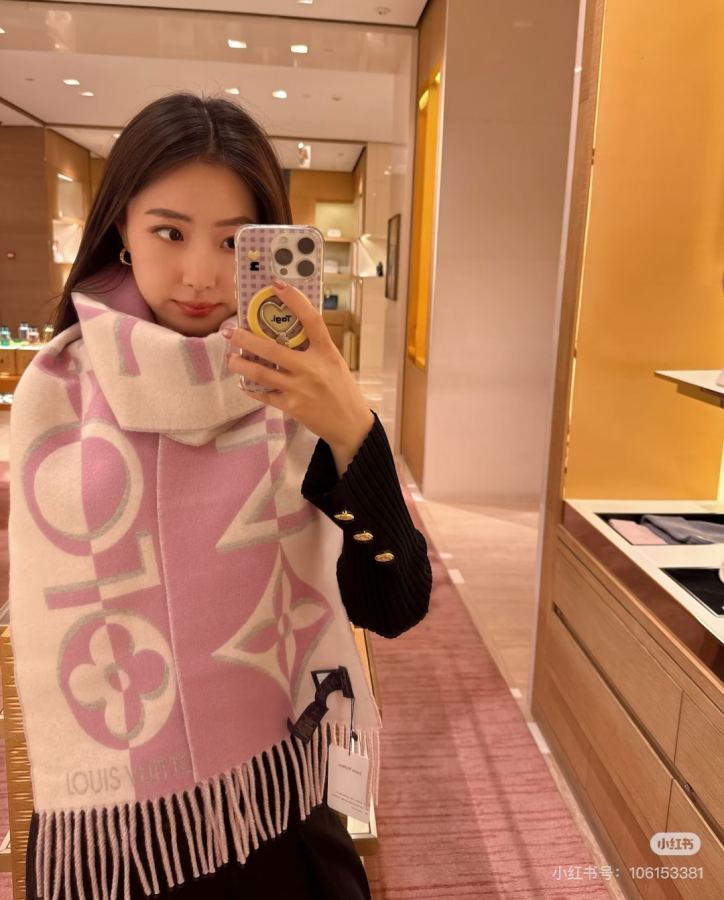 1:1 Replica LV scarf ¥ — AAA Quality Replica — photo 3
