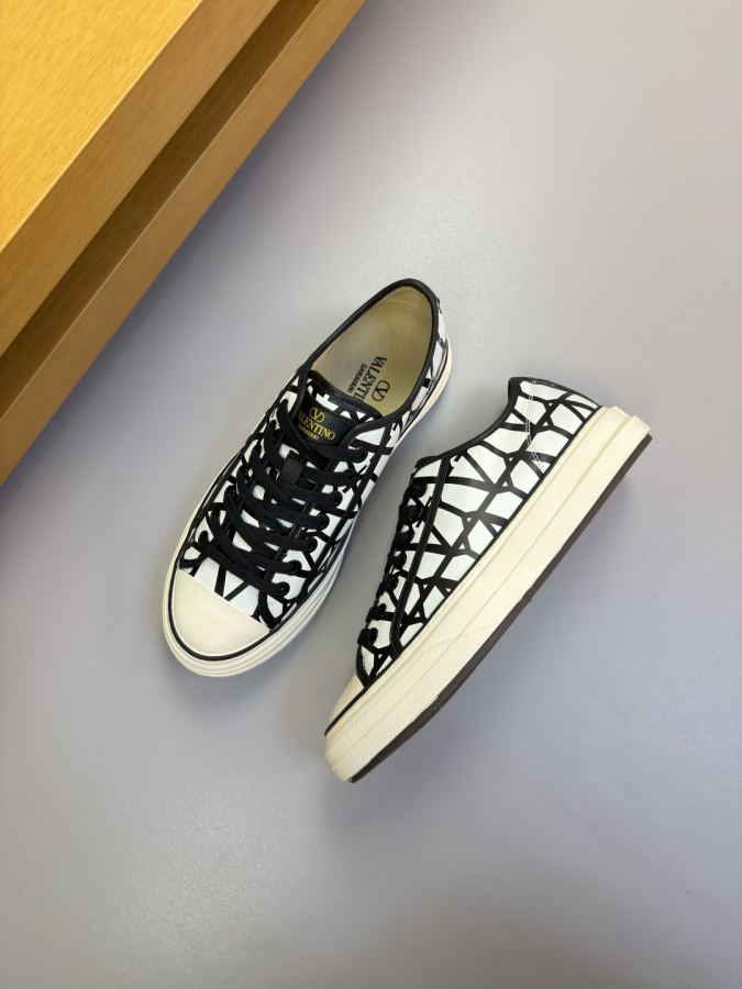 1:1 Replica VALENTINO shoe — AAA Quality Replica — photo 3