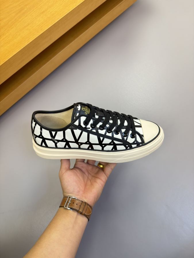1:1 Replica VALENTINO shoe — AAA Quality Replica — photo 4