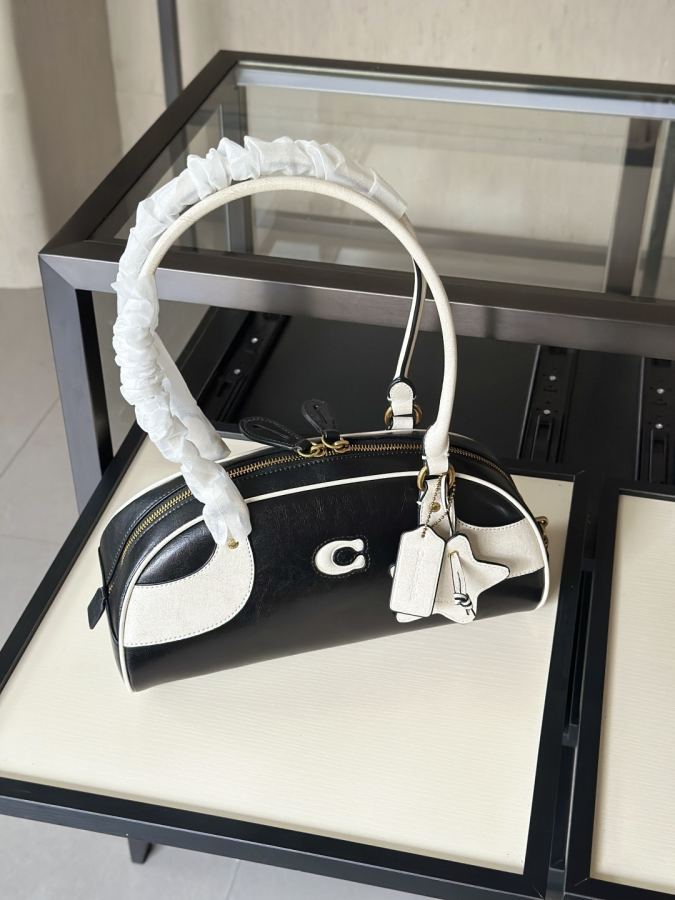 1:1 Replica COACH bag Black — AAA Quality Replica — photo 4