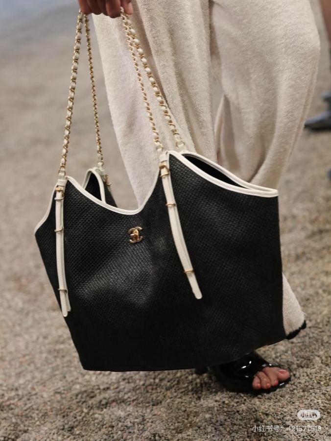 1:1 Replica Chanel bag AS5643 upper body effect# — Premium Replica — photo 8