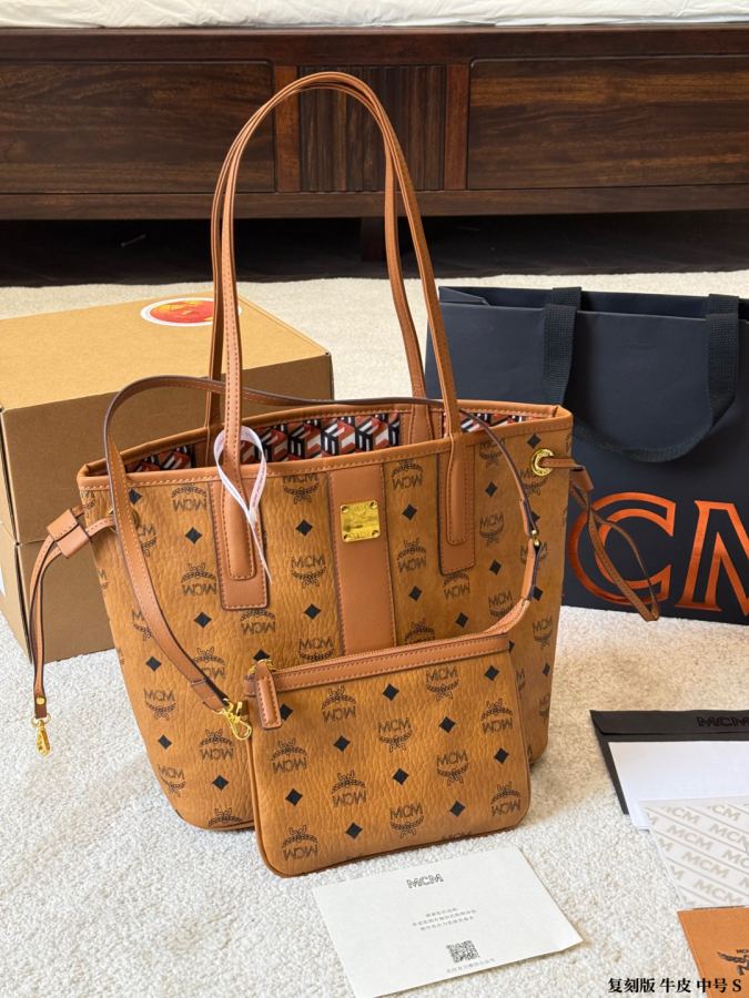 1:1 Replica MCM bag Original single cowhide medium size — 1:1 Replica — photo 2
