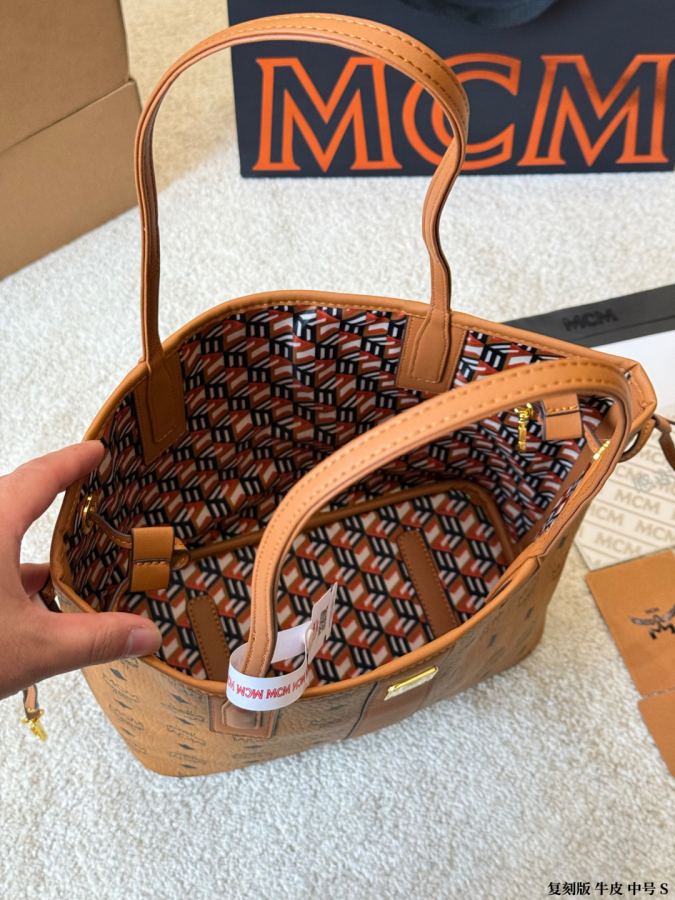 1:1 Replica MCM bag Original single cowhide medium size — 1:1 Replica — photo 8