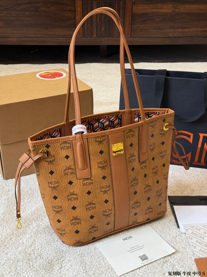 1:1 Replica MCM bag Original single cowhide medium size — 1:1 Replica — photo 3