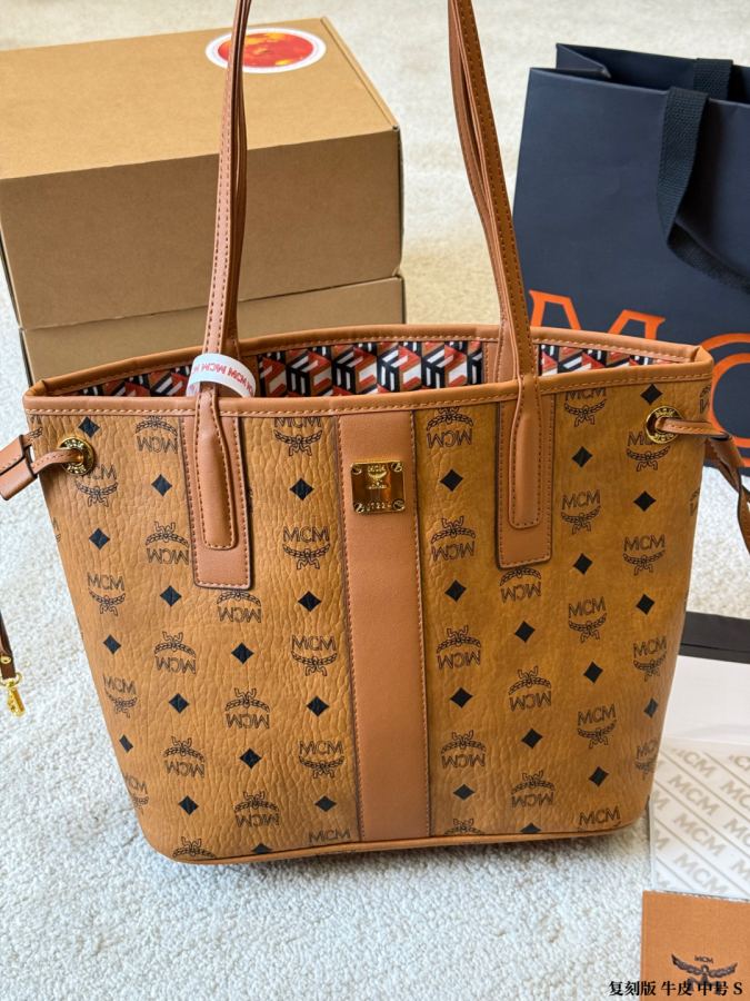 1:1 Replica MCM bag Original single cowhide medium size — 1:1 Replica — photo 5
