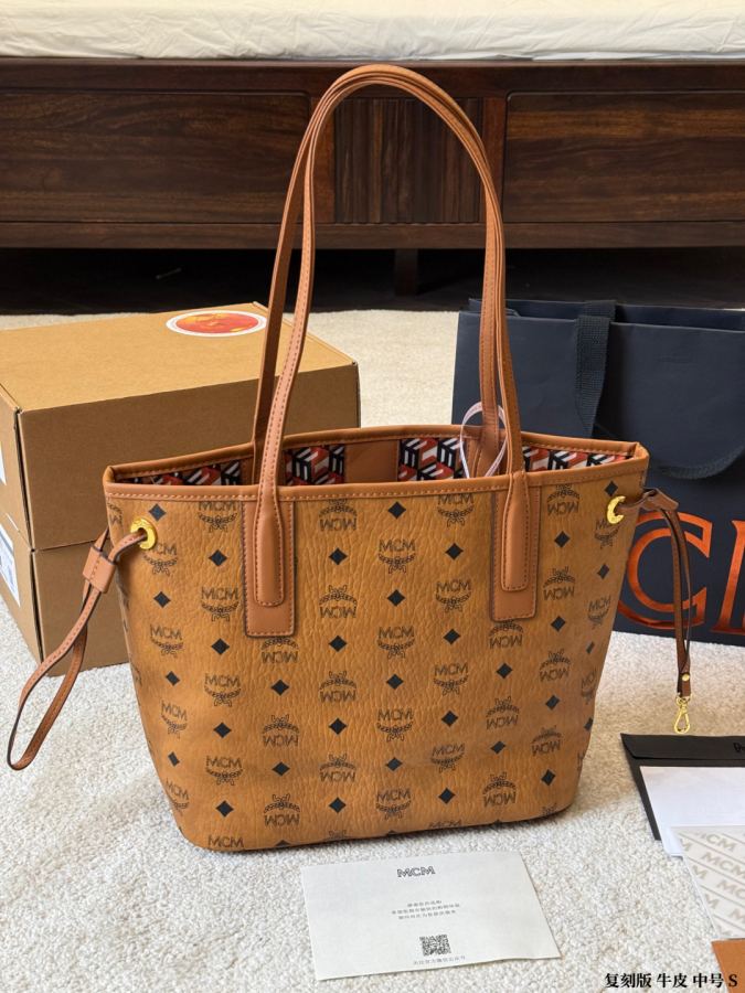 1:1 Replica MCM bag Original single cowhide medium size — 1:1 Replica — photo 6