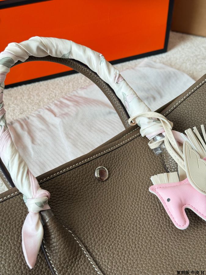 1:1 Replica Hermes bag replica version cowhide — photo 6