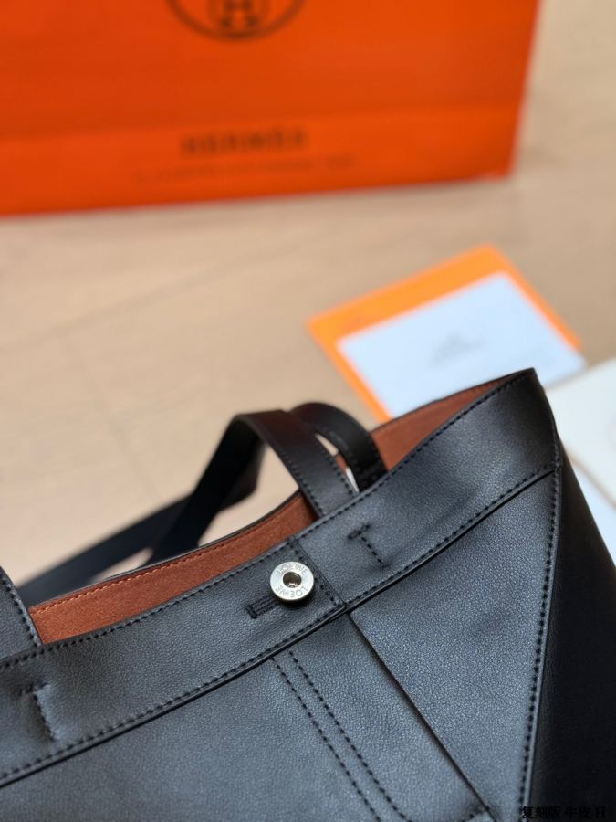 1:1 Replica LOEWE bag replica version cowhide — photo 5