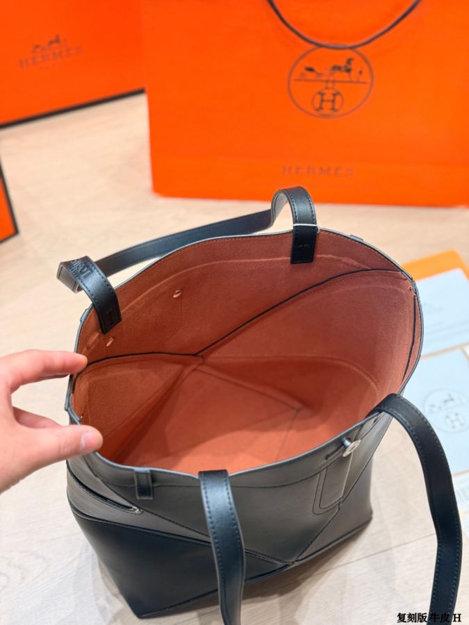 1:1 Replica LOEWE bag replica version cowhide — photo 9