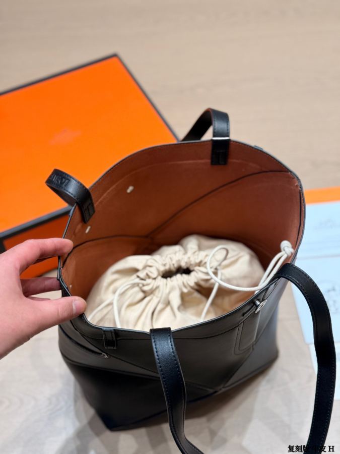 1:1 Replica LOEWE bag replica version cowhide — photo 10