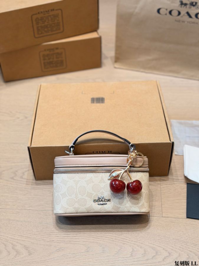 1:1 Replica COACH bag COACH RAINER 18 — AAA Quality Replica — photo 3