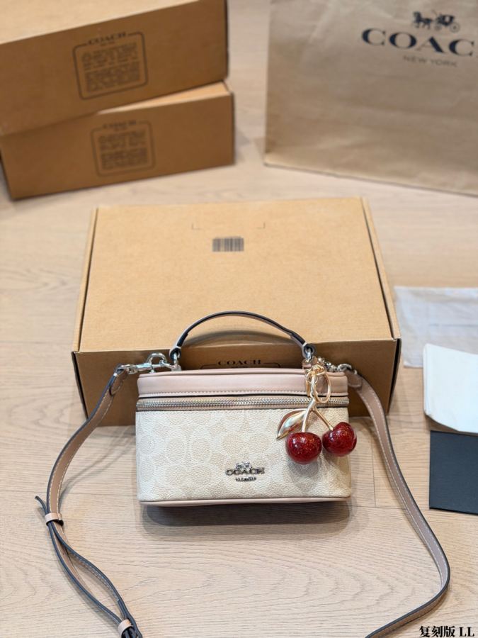 1:1 Replica COACH bag COACH RAINER 18 — AAA Quality Replica — photo 4