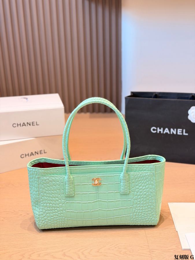 1:1 Replica Chanel Women replica — photo 3