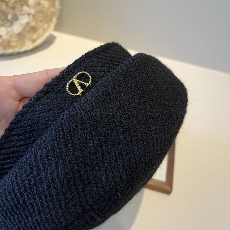 1:1 Replica Valentino hat ¥ — AAA Quality Replica — photo 8
