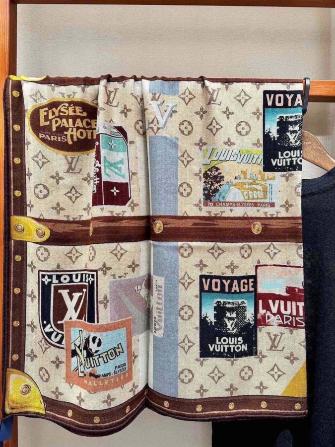 1:1 Replica LV scarf New arrival — AAA Quality Replica — photo 6