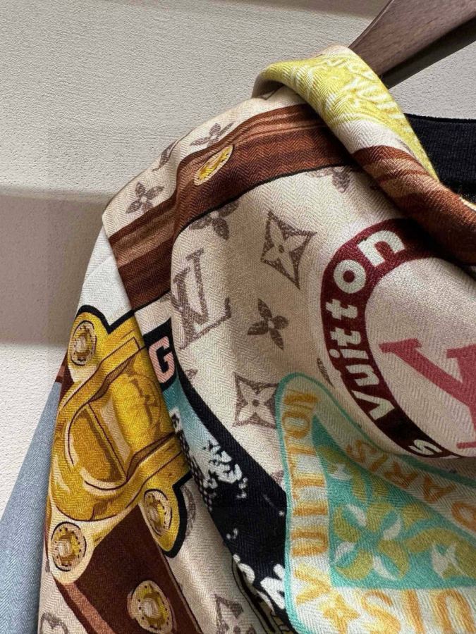 1:1 Replica LV scarf New arrival — AAA Quality Replica — photo 11