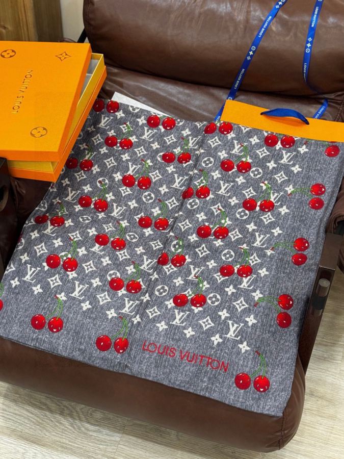 1:1 Replica LV scarf LV X TM MONOGRAM — Premium Replica — photo 4