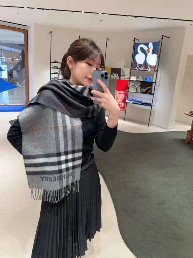 1:1 Replica burberry scarf Higher version 𝐁𝐔𝐑𝐁𝐄𝐑𝐑𝐘 contrasting plaid — AAA Quality Replica — photo 8